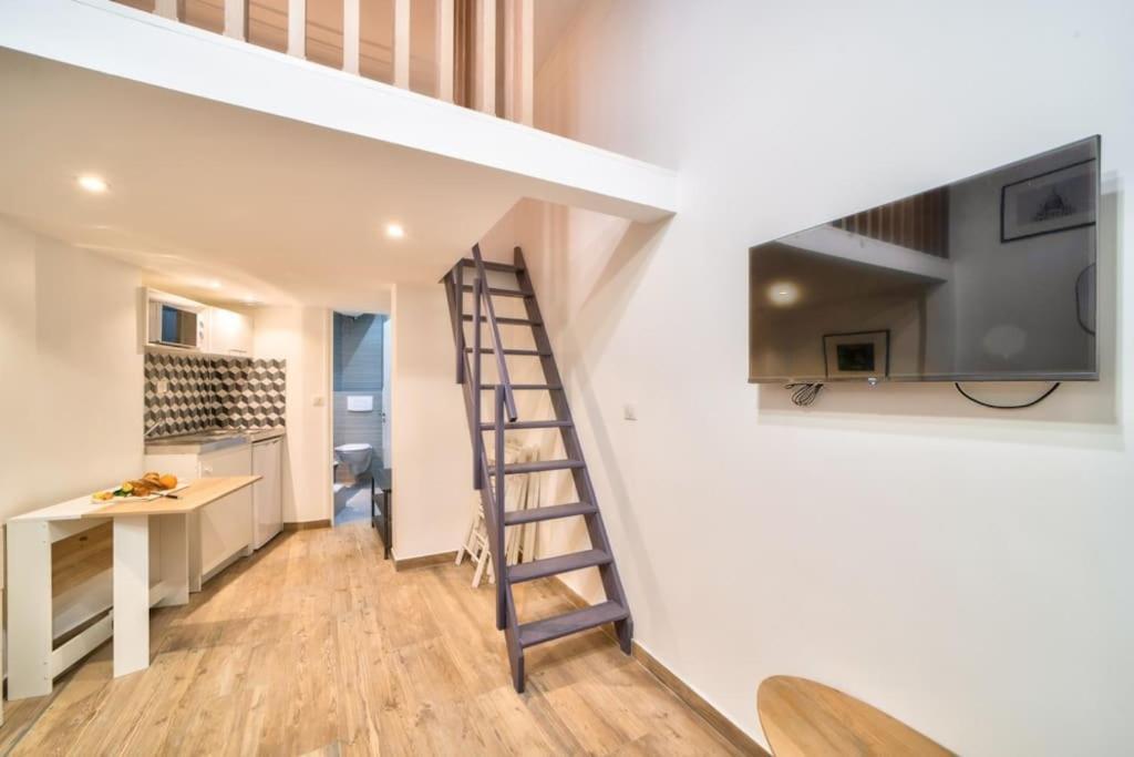 Bel Appartement Au Coeur De Montmartre Paris Exterior photo