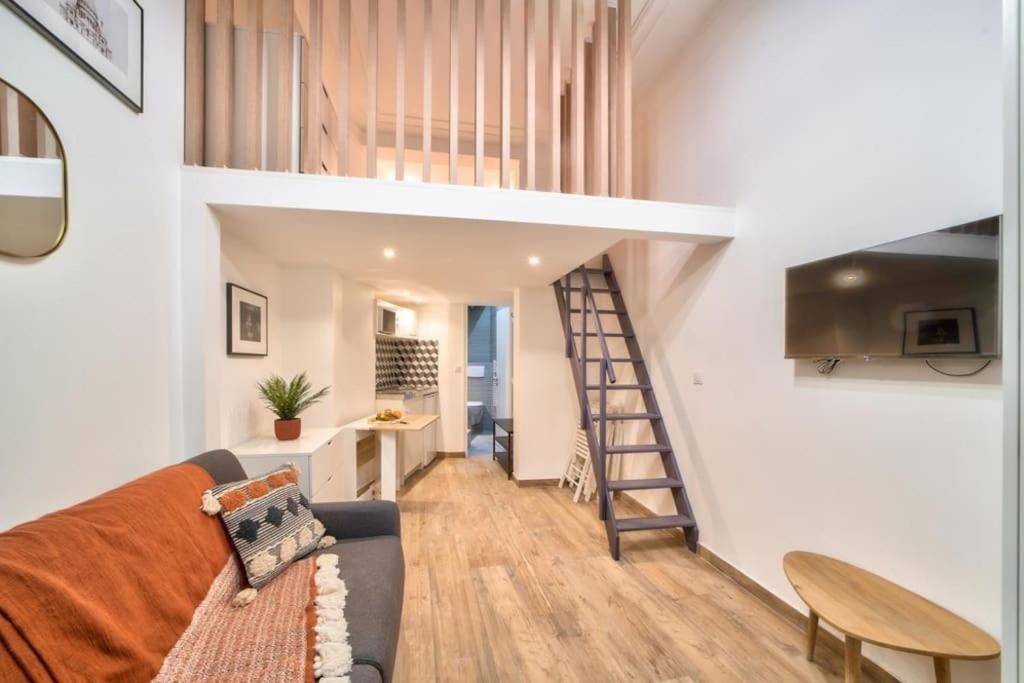 Bel Appartement Au Coeur De Montmartre Paris Exterior photo